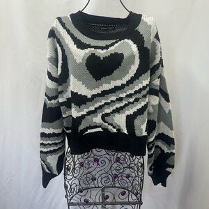 Heart print grey sweater size L